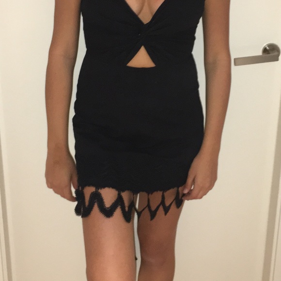 Black dress - Picture 3 of 3